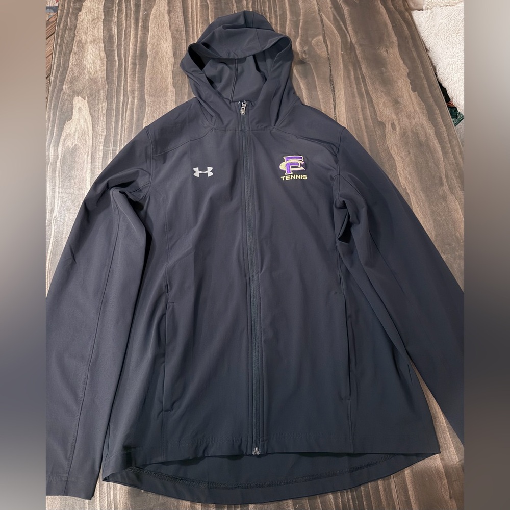 Under Armour Women’s‎ zip-up hoodie